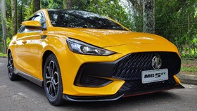 Istri Pejabat Setneg Pamer Beli Mobil Baru hingga Mercy Serba Pink
