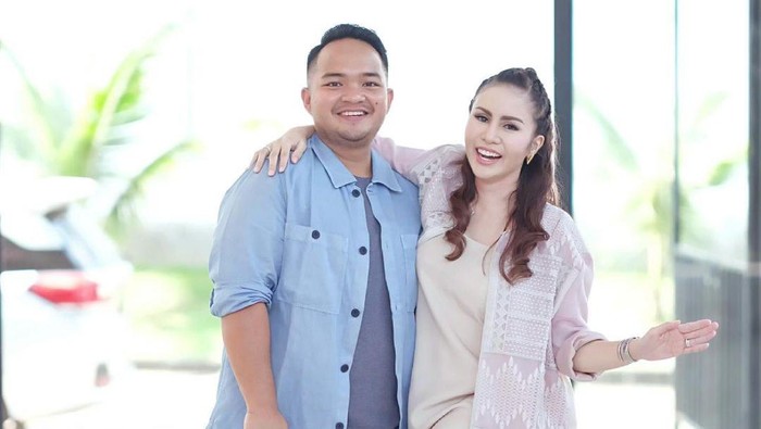 3 Sumber Kekayaan Nicola Reza Samudra, Pengusaha Tajir Asal Malang Sekaligus Suami Momo Geisha 3 Sumber Kekayaan Nicola Reza Samudra, Pengusaha Tajir Asal Malang Sekaligus Suami Momo Geisha