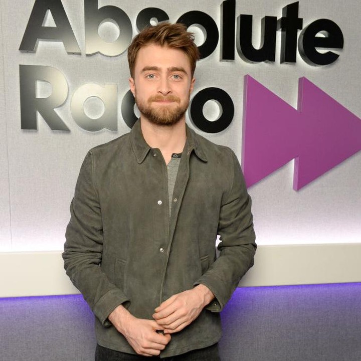 <p>Selanjutnya, ada aktor tampan kelahiran Inggris pada 23 Juli 1989. Ya, ia adalah Daniel Radcliffe, bintang utama dalam serial <em>Harry Potter</em> karya J.K Rowling yang terkenal itu lho, Bun. (Foto: Getty Images)</p>
