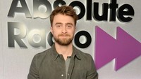 <p>Selanjutnya, ada aktor tampan kelahiran Inggris pada 23 Juli 1989. Ya, ia adalah Daniel Radcliffe, bintang utama dalam serial <em>Harry Potter</em> karya J.K Rowling yang terkenal itu lho, Bun. (Foto: Getty Images)</p>