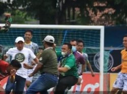 Aksi Kapten AFA Syailendra Bogem Ketua DPRD Kota Pasuruan yang Picu Kericuhan