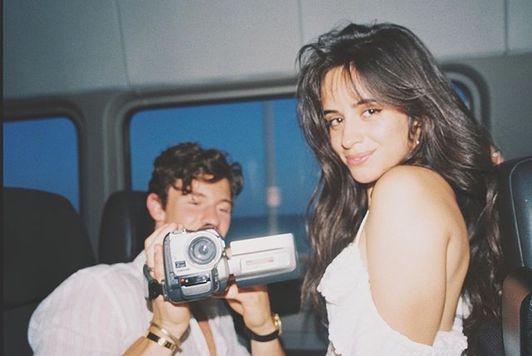 Setelah dua tahun menjalin asmara, Camila Cabelo dan Shawn Mendes putus. Yuk intip momen mesra mereka selama pacaran!