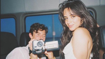 img-title Shawn Mendes & Camila Cabello Kepergok Jalan bareng Tarzan, CLBK Nih?