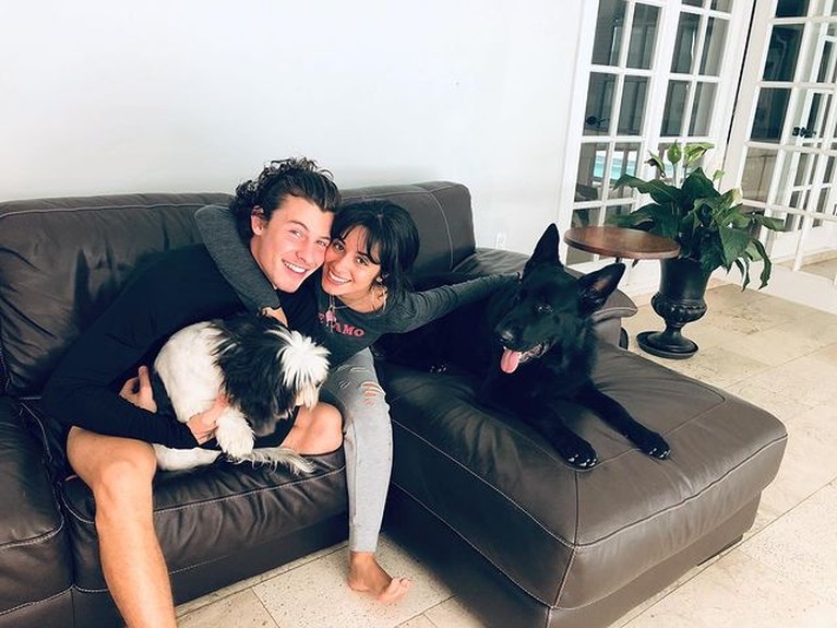 Putus, Intip 7 Potret Mesra Camila Cabello & Shawn Mendes 2 Tahun Pacaran Setelah dua tahun menjalin asmara, Camila Cabelo dan Shawn Mendes putus. Yuk intip momen mesra mereka selama pacaran!