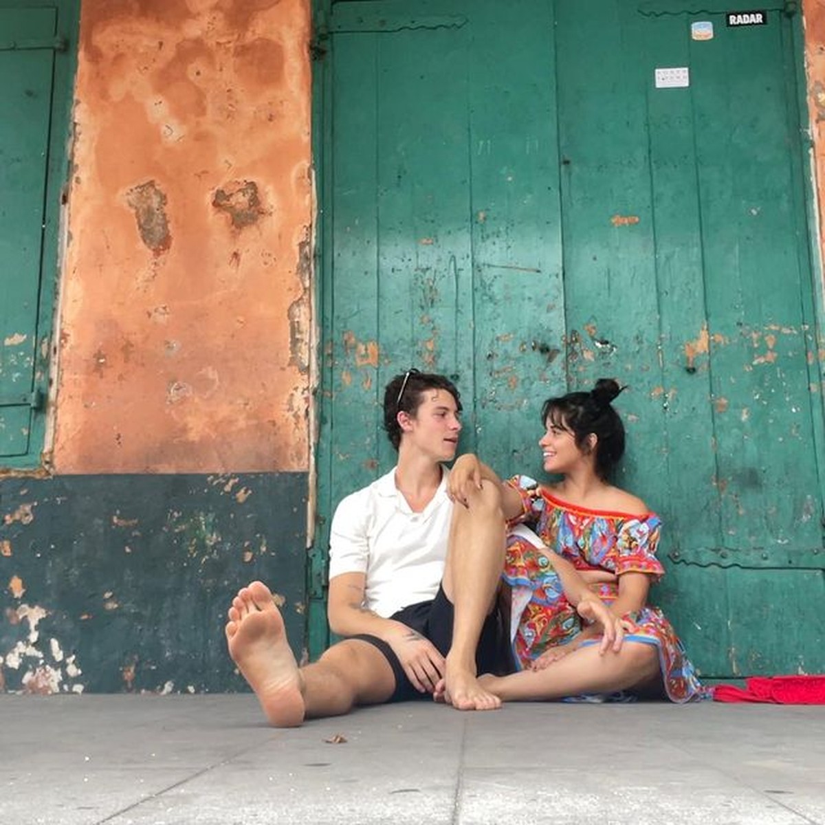 Setelah dua tahun menjalin asmara&comma; Camila Cabelo dan Shawn Mendes putus&period; Yuk intip momen mesra mereka selama pacaran&excl;