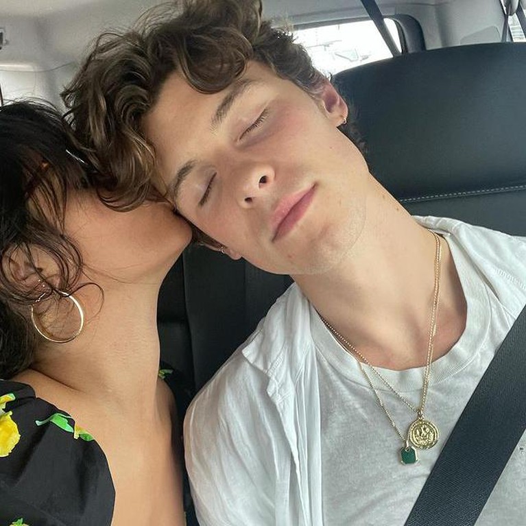 Setelah dua tahun menjalin asmara, Camila Cabelo dan Shawn Mendes putus. Yuk intip momen mesra mereka selama pacaran!