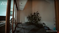 <p>Rumah Lesti Kejora dan Rizky Billar juga menggunakan pintu kaca, sehingga ruangan tampak lebih lapang. (Foto: YouTube/AH)</p>