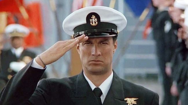 Jadwal Bioskop Trans TV hari ini (5 Juni) Under Siege. Berikut sinopsis Under Siege yang dibintangi Steven Seagal.