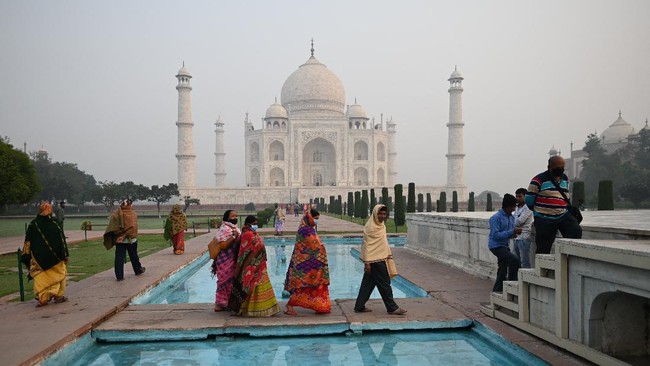 FOTO: Momen Taj Mahal 'Ditelan' Polusi Udara