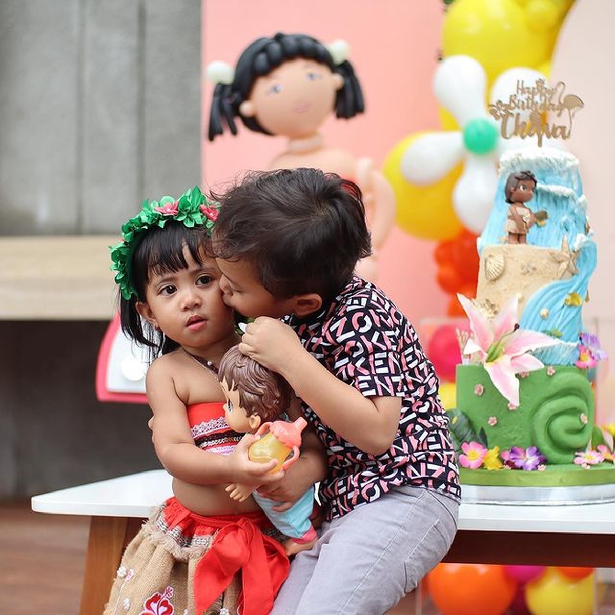 Okin dan Rachel Vennya menggelar pesta merayakan ulang tahun Chava putri bungsu mereka yang ke 2&period; Yuk intip&excl;