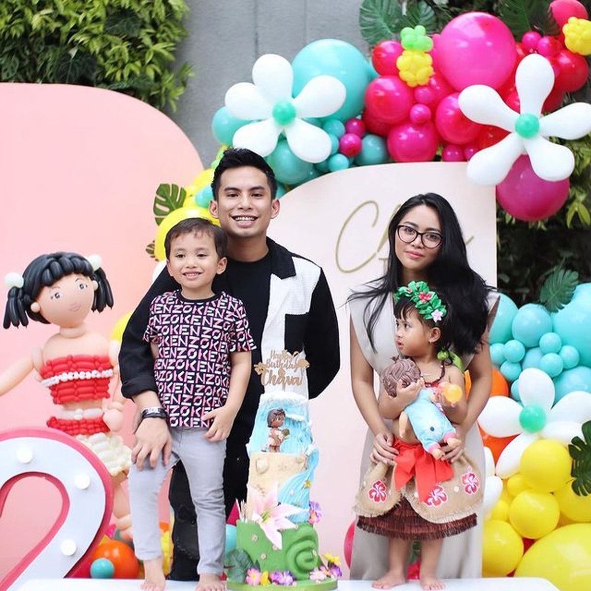 Okin dan Rachel Vennya menggelar pesta merayakan ulang tahun Chava putri bungsu mereka yang ke 2&period; Yuk intip&excl;