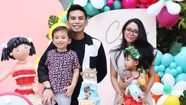 img-title Dinner dan Foto Bareng, Rachel Vennya dan Niko Al Hakim Rujuk?