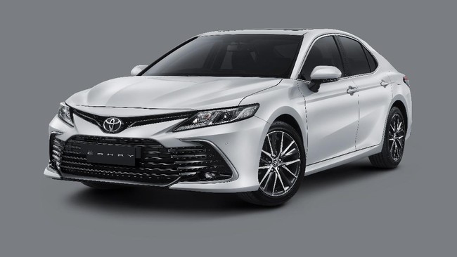 Toyota Camry V dengan mesin bensin baru berbasis teknologi Toyota New Global Architecture (TNGA).