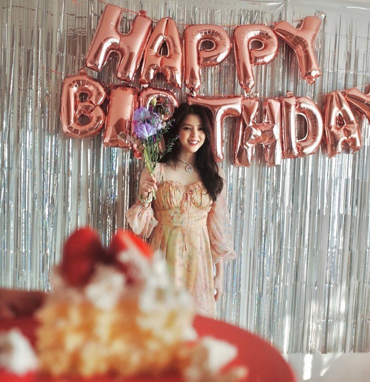 Han So Hee berulang tahun yang ke 28 &lpar;usia Korea&rpar; pada Kamis &lpar;18&sol;11&rpar;&period; Yuk kita intip momen ultahnya&excl;