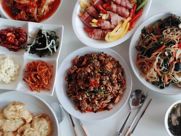 6 Momen Manis dan Sederhana Perayaan Ultah ke-28 Han So Hee Han So Hee berulang tahun yang ke 28 (usia Korea) pada Kamis (18/11). Yuk kita intip momen ultahnya!