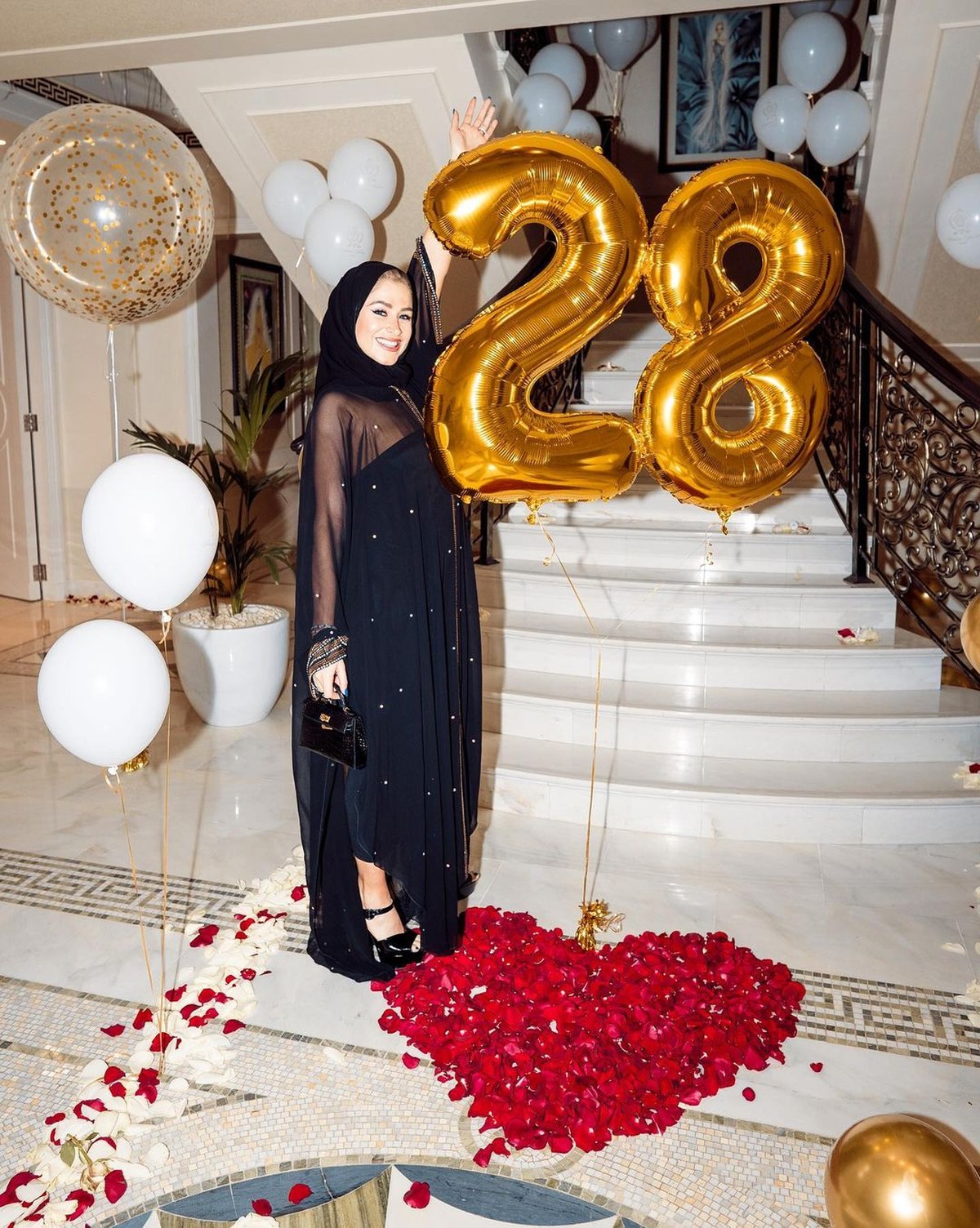 Baru-baru ini Paul Pogba mengunggah foto perayaan ulang tahun istrinya&comma; namun penampilan sang istri disorot&period; Yuk intip&excl;