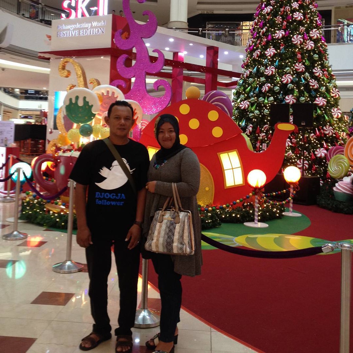 Tak hanya jalan-jalan&comma; ia juga memiliki beberapa bisnis yang diketahui modalnya berasal dari ibunda Nirina Zubir&period;