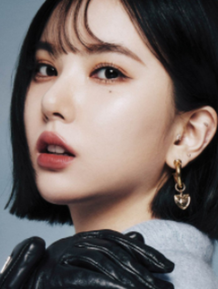 Belum lama ini, Eunha juga berkolaborasi dengan mantan produser Big Hit Entertainment, Adora, dalam single debutnya yang berjudul Make U Dance. Kamu sudah dengar belum, Beauties?/ foto: Dazed Korea