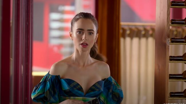 Dalam trailer Emily in Paris 2, Emily tampak makin galau salah satunya soal hubungan dirinya dengan Gabriel.