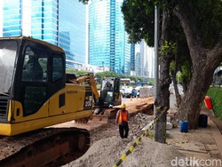 detikcom Do Your Magic: Galian Drainase Jl Gatsu Juga Ada di Depan Disdik DKI