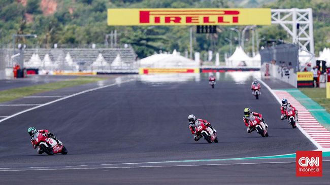 Dukung MotoGP Indonesia, Pemerintah Genjot Vaksinasi Pemerintah menggenjot program vaksinasi guna mendukung gelaran MotoGP Indonesia di Sirkuit Mandalika yang akan diselenggarakan pada 18-20 Maret 2022.
