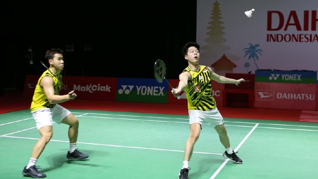 Sejumlah wakil Indonesia akan tampil di Indonesia Open 2021, Selasa (23/11). Berikut jadwal siaran langsung Indonesia Open hari ini.