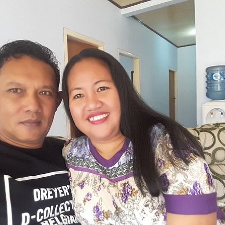 Ini 6 Foto Wajah Riri Khasmita ART yang Rampas Aset Ibunda Nirina Zubir Senilai Rp17 M Mantan ART keluarga Nirina Zubir menjadi sorotan usai ditetapkan jadi tersangka penggelapan aset tanah senilai Rp17 M. Yuk intip!