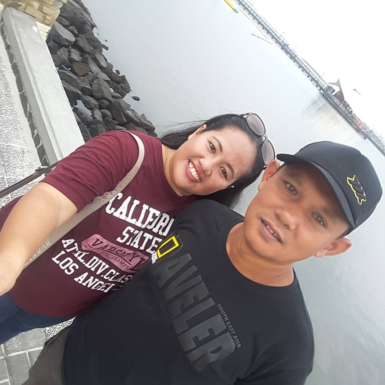 Ini 6 Foto Wajah Riri Khasmita ART yang Rampas Aset Ibunda Nirina Zubir Senilai Rp17 M Mantan ART keluarga Nirina Zubir menjadi sorotan usai ditetapkan jadi tersangka penggelapan aset tanah senilai Rp17 M. Yuk intip!
