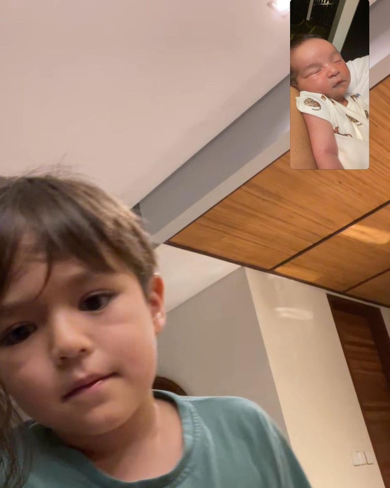 Erick Iskandar dan Vanessa Lima sedang berbahagia atas kelahiran putra pertama mereka. Yuk intip potret baby Aizen!
