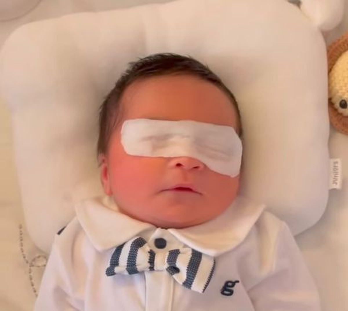 Erick Iskandar dan Vanessa Lima sedang berbahagia atas kelahiran putra pertama mereka&period; Yuk intip potret baby Aizen&excl;