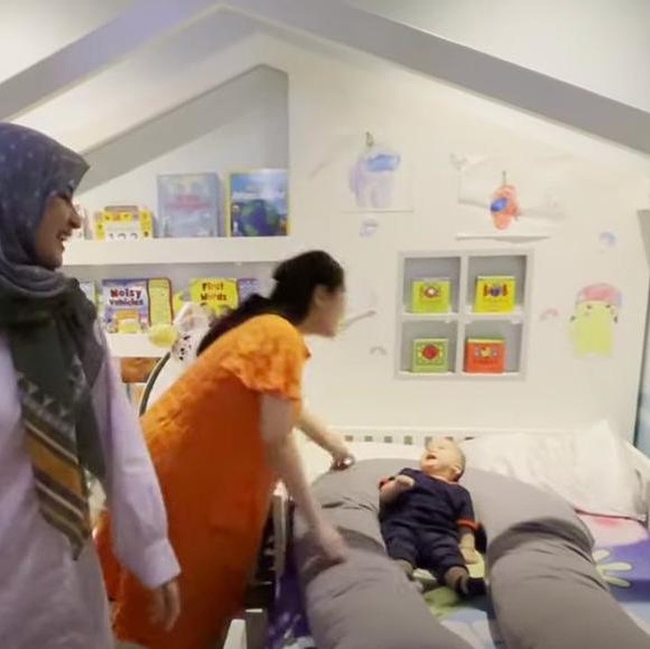 <p>Demi kelahiran calon buah hatinya yang kedua, Nagita Slavina dan Raffi Ahmad rela merombak dan mendekorasi ulang kamar bayinya. (Foto: YouTube The Sungkars)</p>