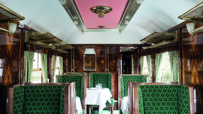 Sutradara film Wes Anderson merancang ulang kereta wisata bersejarah dengan rute keliling pedesaan Inggris.