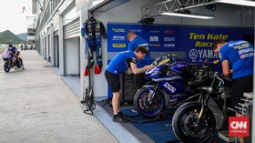 FOTO: Sibuk di Paddock Tim Jelang WSBK Mandalika 2021