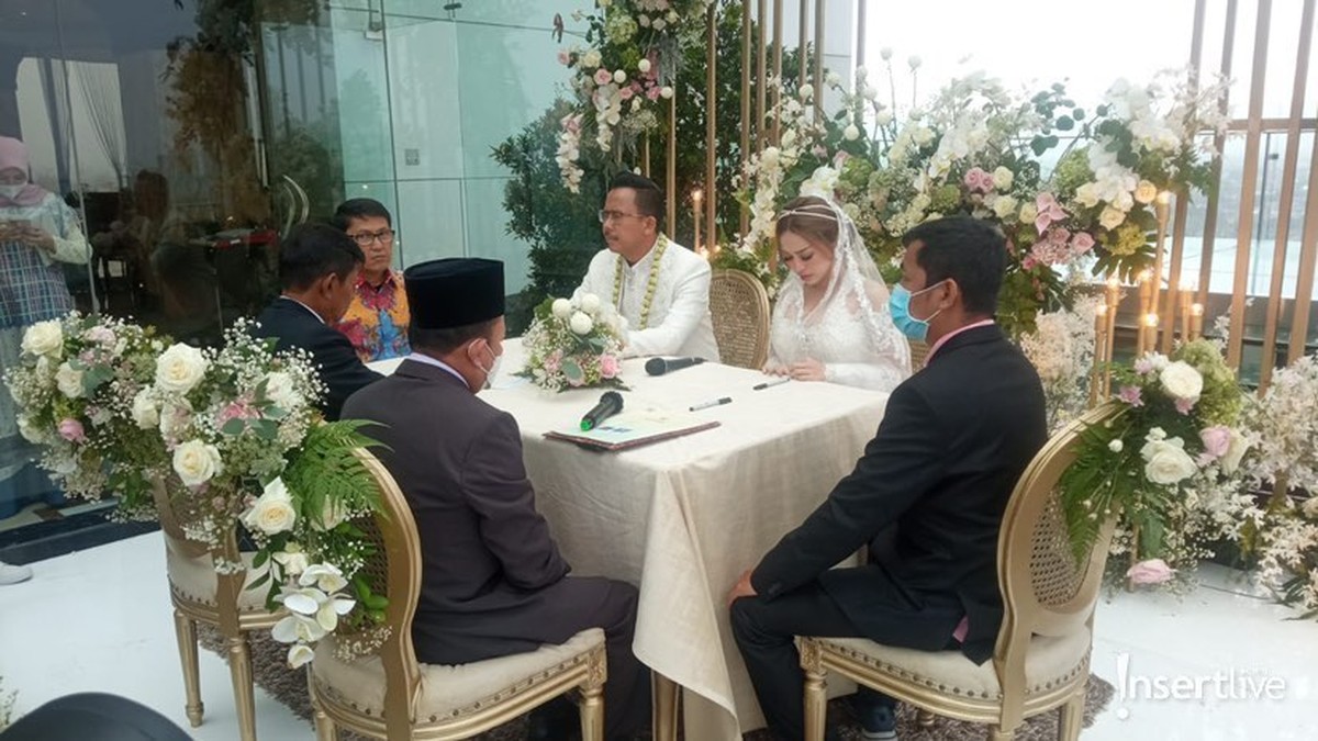 Cupi Cupita dan Bintang Bagus  menikah hari ini Jumat &lpar;19&sol;11&rpar;&period; Yuk kita intip momen bahagia mereka&excl;