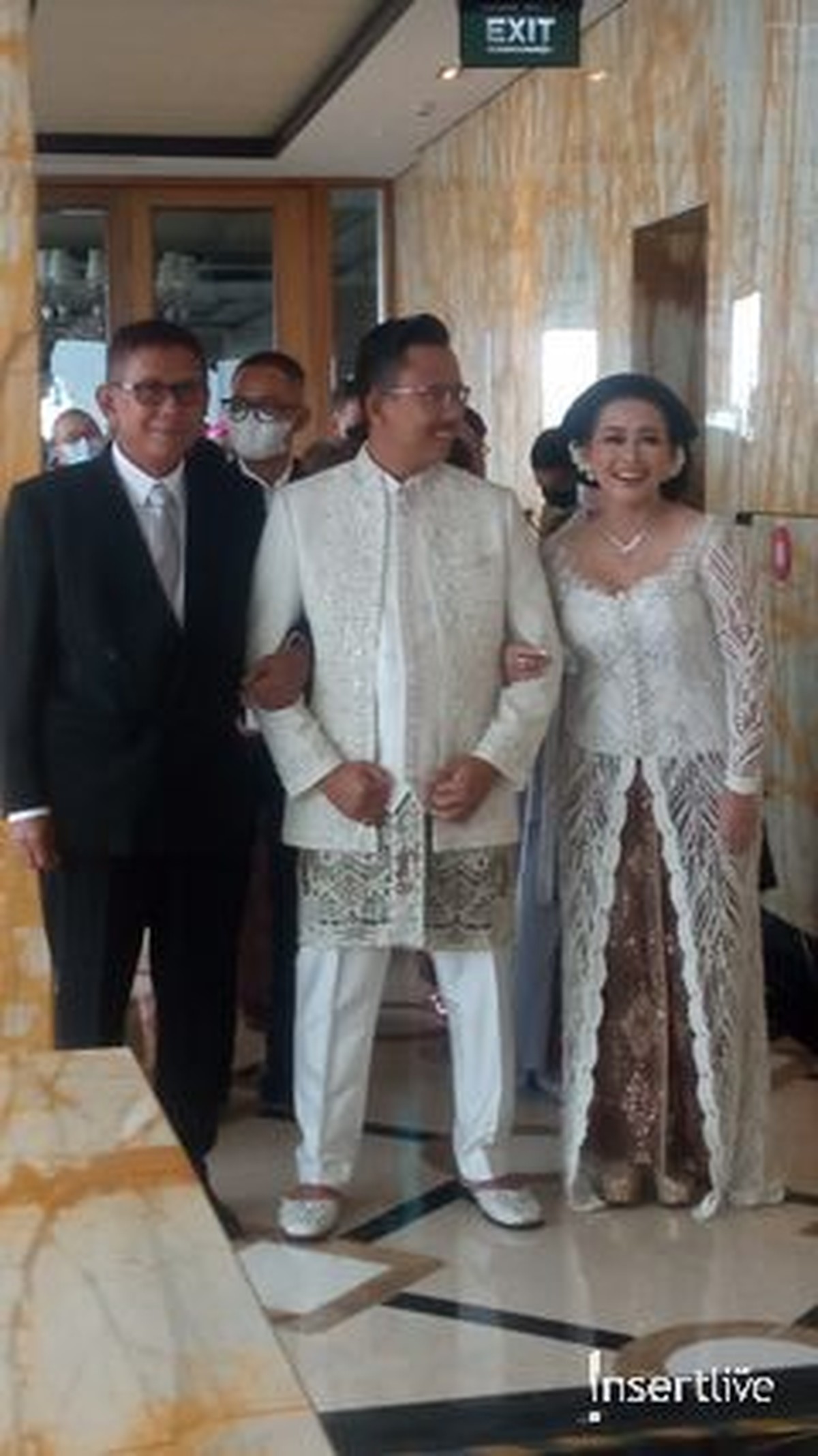 Cupi Cupita dan Bintang Bagus  menikah hari ini Jumat &lpar;19&sol;11&rpar;&period; Yuk kita intip momen bahagia mereka&excl;