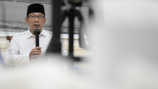 Gubernur Jabar Ridwan Kamil menargetkan vaksinasi 37 juta warga Jabar hingga Desember 2021, sehingga seluruh sedka kabupaten/kota diminta mempercepat vaksinasi.