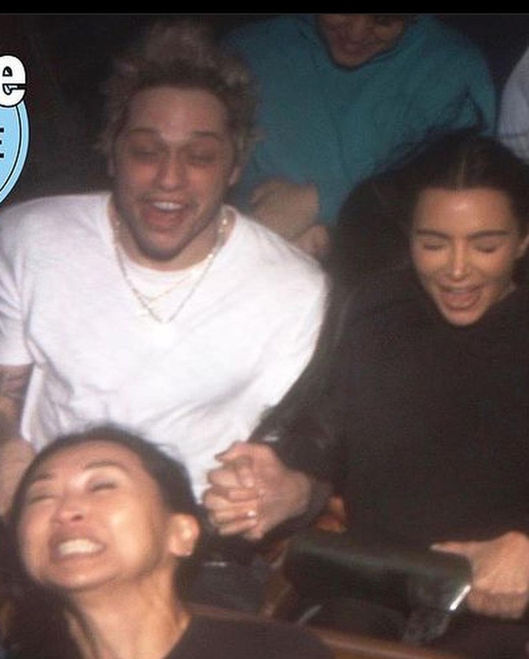 Kim Kardashian dan Pete Davidson resmi pacaran setelah beberapa kali kepergok berkencan. Yuk kita intip momen kebersamaan mereka!