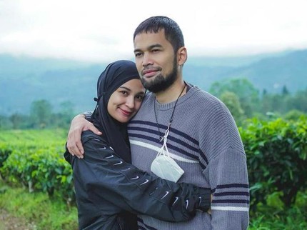 Cerita Shireen Sungkar Nyaris Batal Nikah & 'Dipaksa' Berhijab oleh Teuku Wisnu