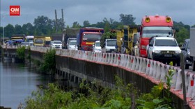 VIDEO: Banjir Di Tumbang Nusa Kalteng Timbulkan Kemacetan Panjang