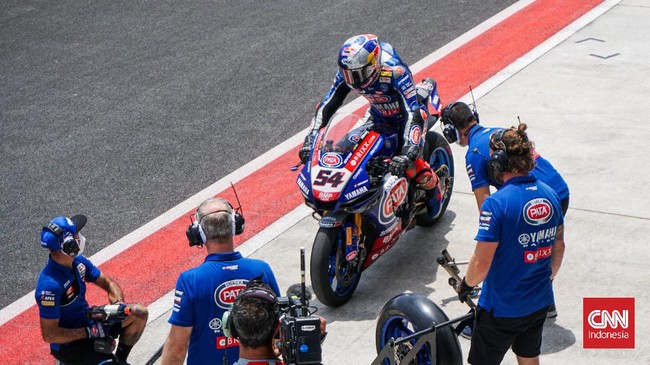 Pembalap Pata Yamaha, Toprak Razgatlioglu, mendapat tekanan dari rival terdekatnya, Jonathan Rea, dalam latihan bebas kedua (FP2) WSBK Mandalika 2021.
