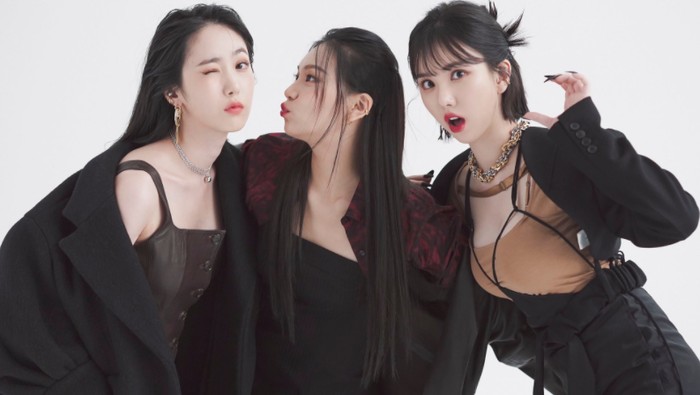 VIVIZ berada di bawah naungan Big Planet Made Entertainment. Kabarnya, mereka sedang dalam tahap persiapan untuk melangsungkan debut resmi./ foto: Dazed Korea