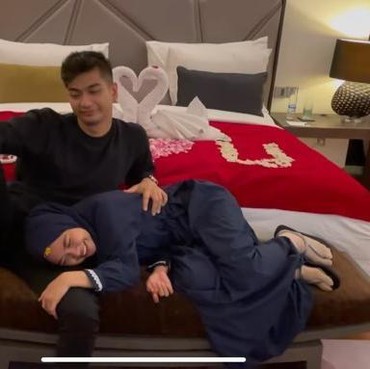 Teuku Ryan Bongkar Sifat Manis Ria Ricis di Atas Ranjang