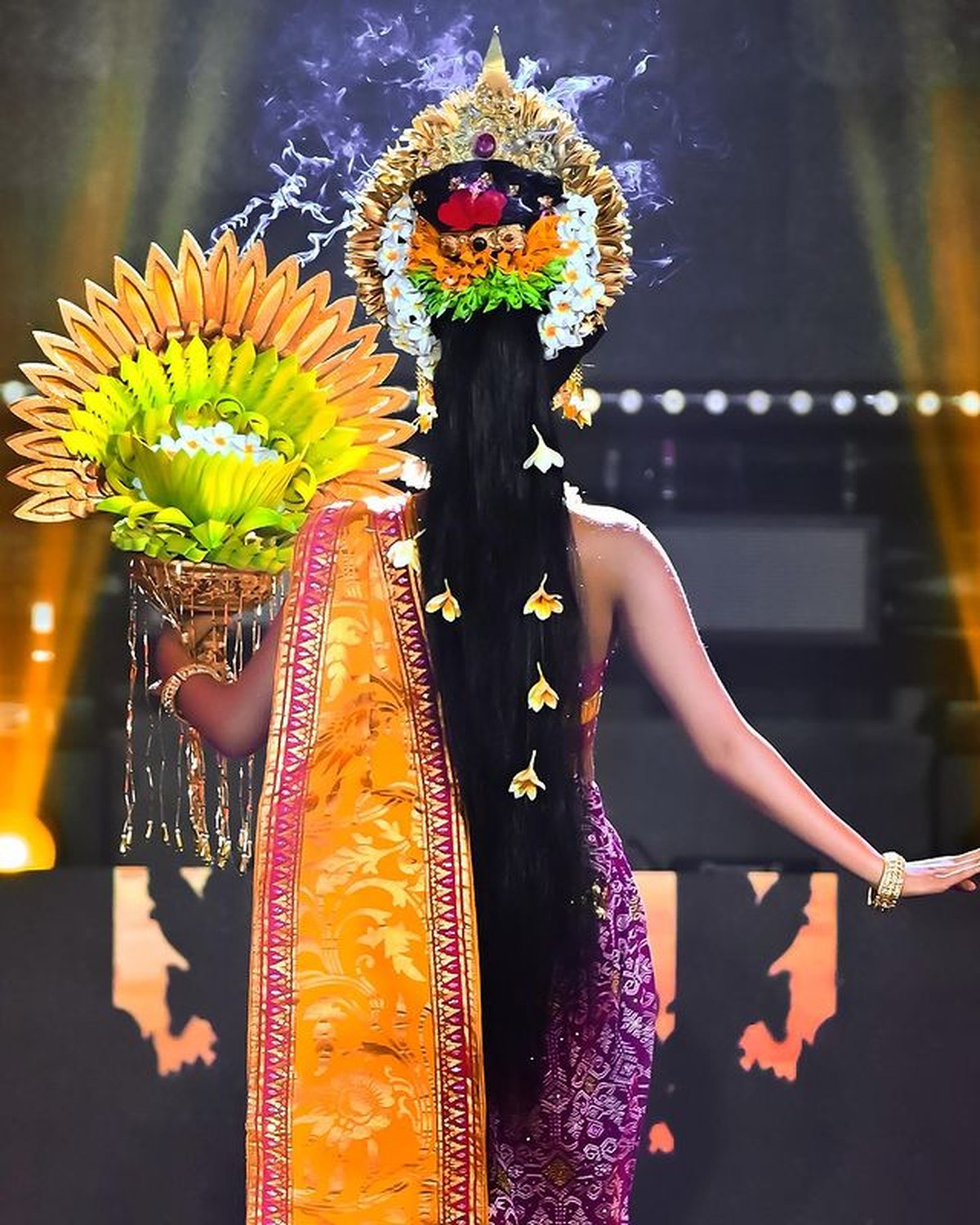 Sophia Rogan memamerkan kostum nasional yang akan ia bawakan di Miss Grand International 2021 di Phuket&period; Yuk intip&excl;