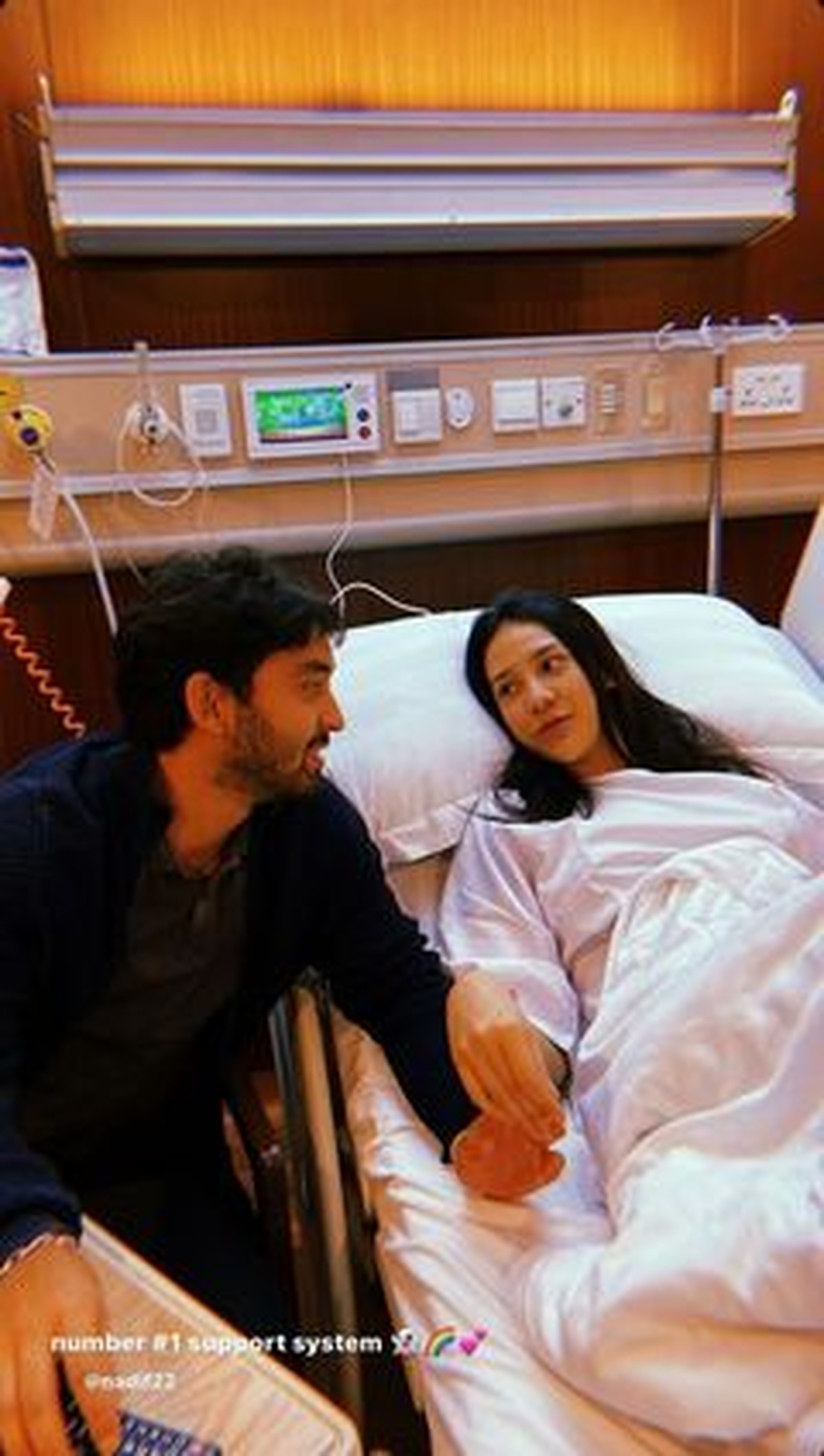 Potret Anya Geraldine Operasi Radang Usus Ditemani Pria Diduga Kekasihnya