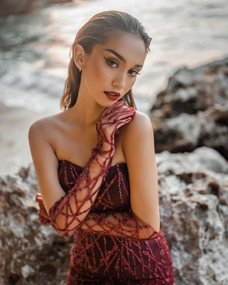 7 Pesona Sophia Rogan Wakil Indonesia di Ajang Miss Grand International 2021 Sophia Rogan akan wakili Indonesia di ajang Miss Grand International 2021 di Phuket, Thailand. Yuk intip pesonanya!