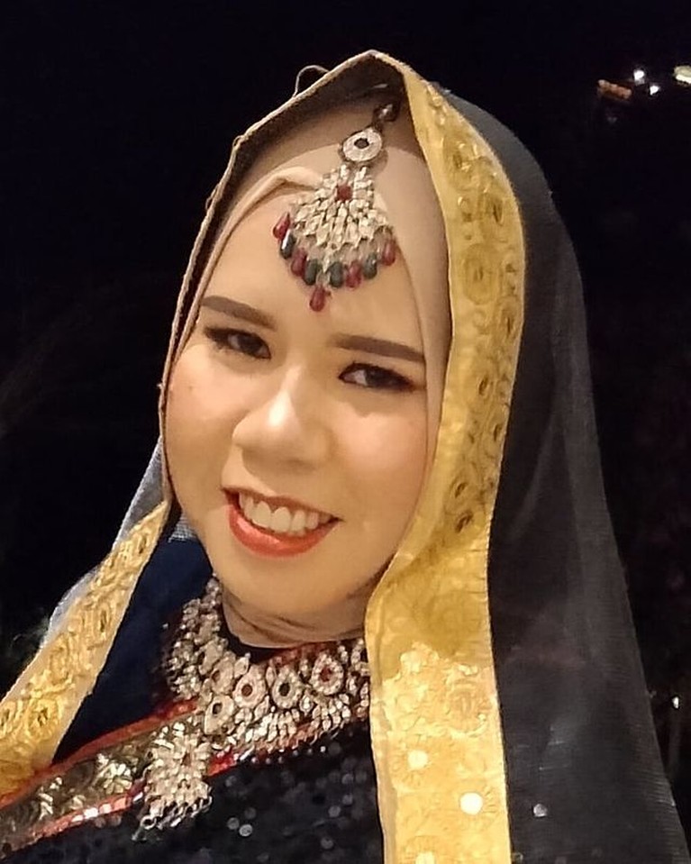 7 Potret Rohimah Syuting Pakai Kursi Roda Ditemani Pacar Berondong Potret Rohimah Syuting Pakai Kursi Roda Ditemani Pacar Berondong