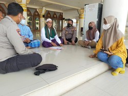 Kronologi Dua Perempuan Viral Joget TikTok di Masjid Sampang hingga Minta Maaf