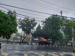 BMKG Prakirakan Wilayah Jatim Terjadi Hujan-Angin Kencang Mulai Siang-Malam
