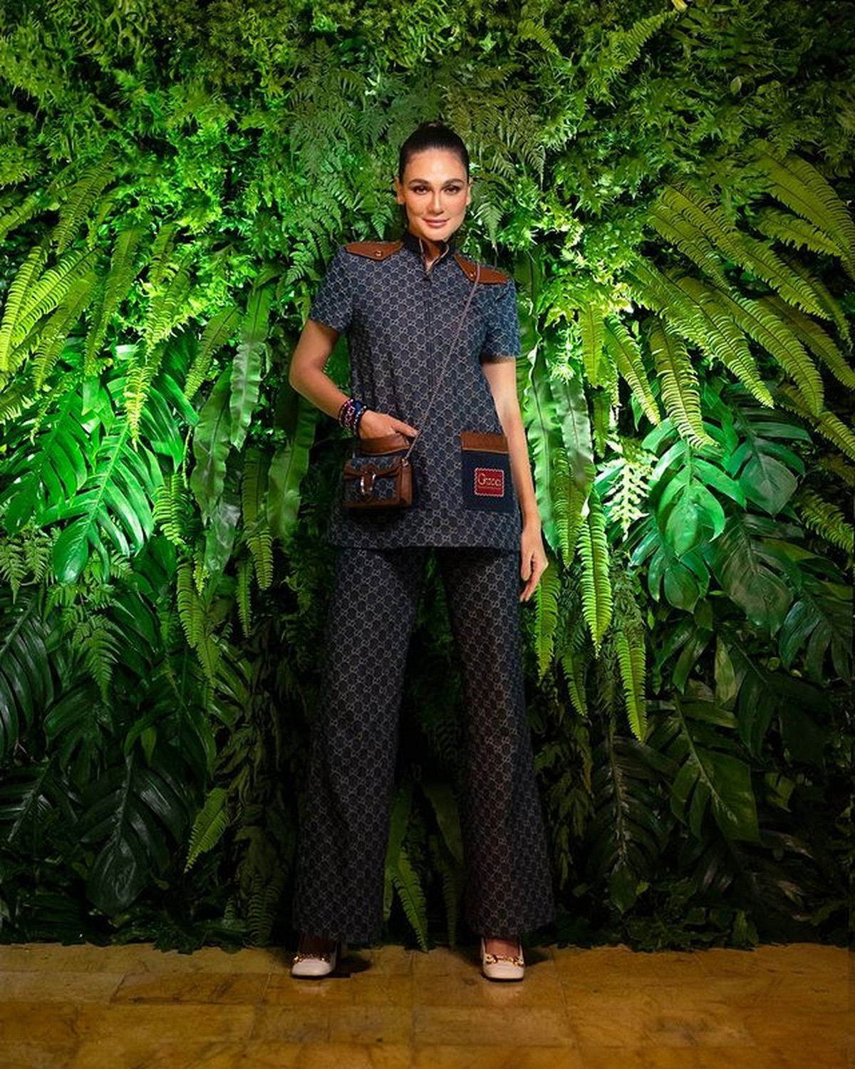 Baru-baru ini Luna Maya jadi sorotan setelah diangkat menjadi ibu RT Kemang DKI Jakarta&period; Yuk intip outfitnya yang elegan&excl;