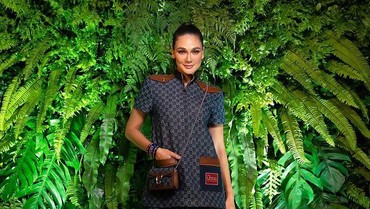 img-title Luna Maya Tahun Baruan Bareng Pengusaha Kuliner Asal Jepang, Siapa Dia?